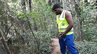 Trabalhador mijando