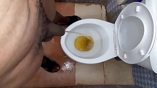 Real Pissing Porn. Golden Shower Peeing