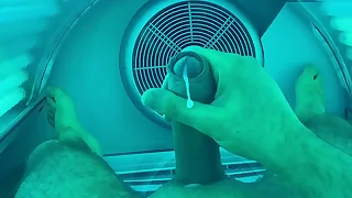 Puristic gay Cum in Slomo Solarium