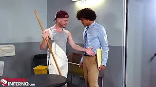 Baggage carrier Ashley Ryder Aggressively Fists Pitch-black Professional  - FistingInferno